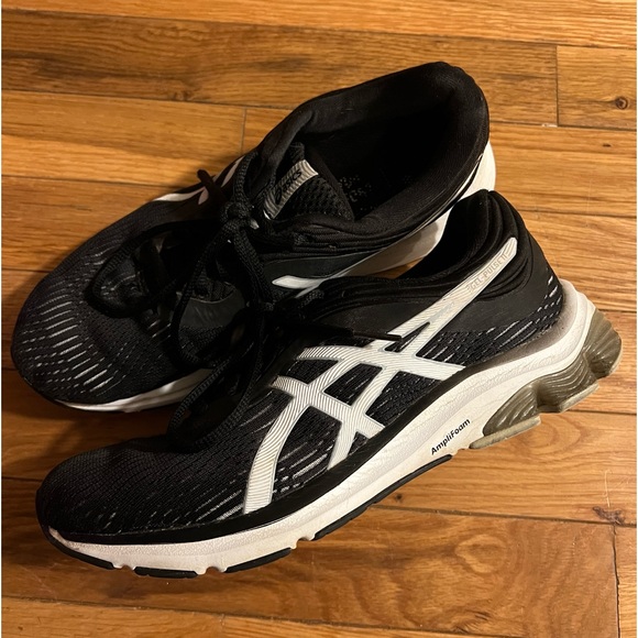 ASICS - Picture 2 of 4